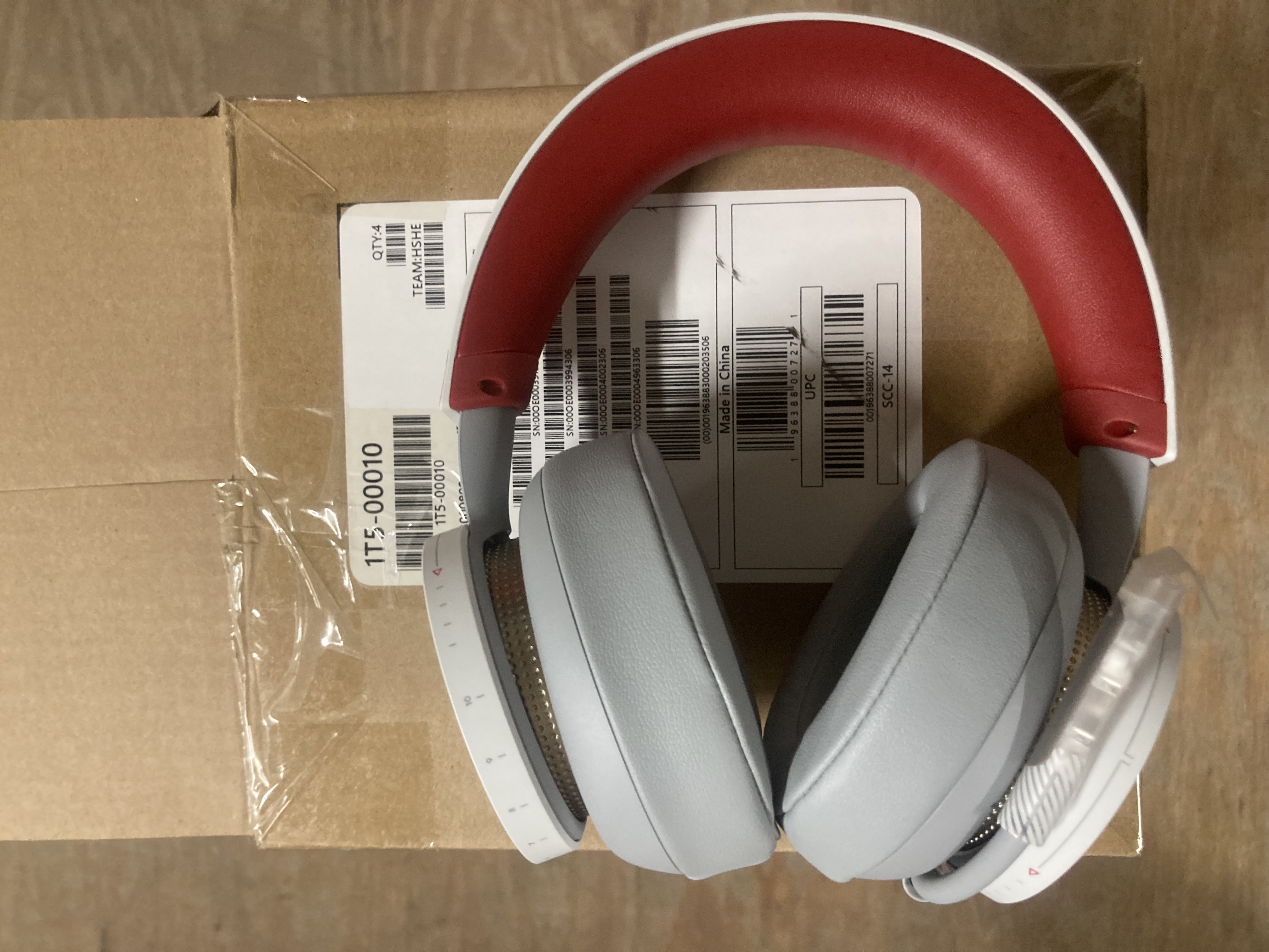 Lot 4 - Mixed B-Grade Xbox Wireless Cntrllrs & Headsets